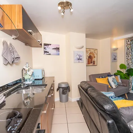 Centre Location-family Friendly-free Parking Bradford (West Yorkshire)