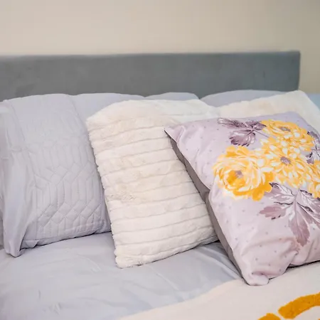 Apartment Centre Location-family Friendly-free Parking