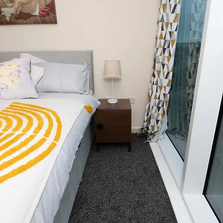 Apartment Centre Location-family Friendly-free Parking *