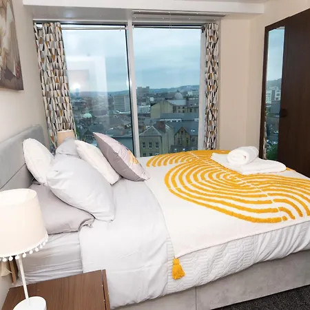 Centre Location-family Friendly-free Parking Apartment