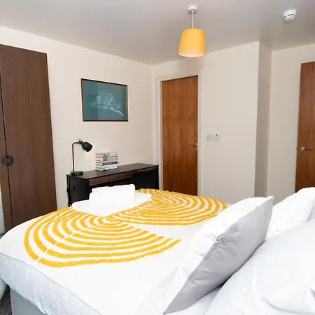 Centre Location-family Friendly-free Parking