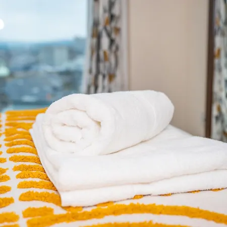 Centre Location-family Friendly-free Parking Bradford (West Yorkshire)