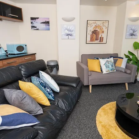Apartment Centre Location-family Friendly-free Parking *