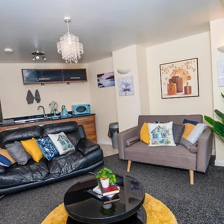 Centre Location-family Friendly-free Parking Apartment