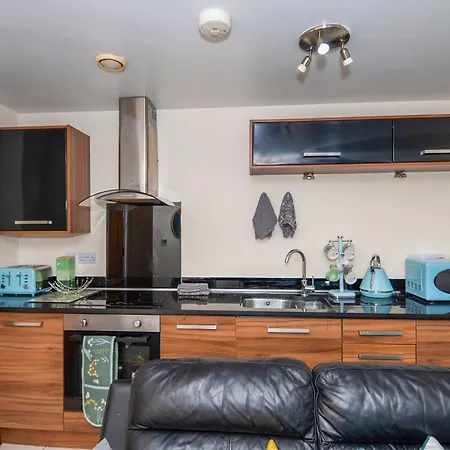 Centre Location-family Friendly-free Parking Apartment *