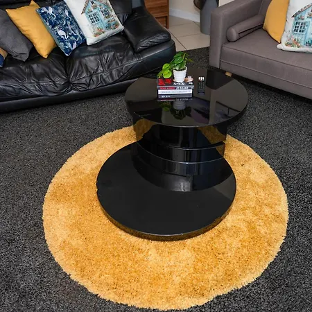 Centre Location-family Friendly-free Parking Apartment *